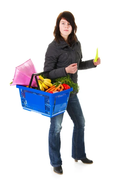 Winkelen vrouw in de supermarkt — Stockfoto