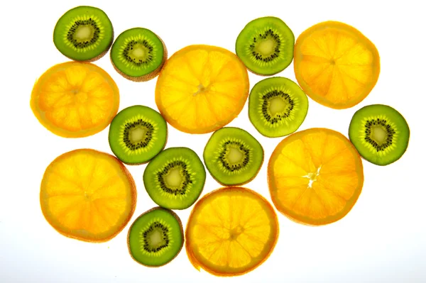 Куски апельсина и киви — стоковое фото