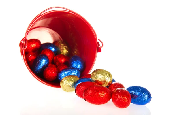 Uova di Pasqua secchio rosso — Foto Stock