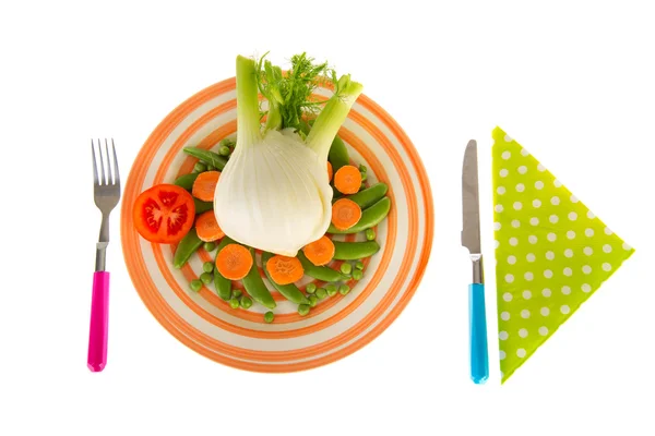 Isolierter Fenchel mit Zuckerschoten, Karotten und Paste — Stockfoto