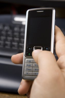 el cep telefonu dizüstü bilgisayar teknoloji iletişim busine tutarak