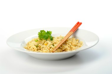 oryantal Pirinç Noodle yemek çubukları ile kase.