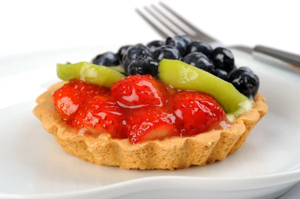 Closeup Delicious Custard Filled Tart Topped Fruit — Stock Photo, Image