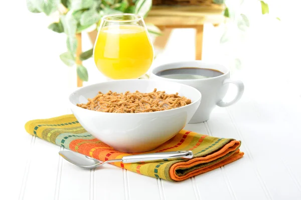 シリアル オレンジ ジュース コーヒーの健康的な朝食 — ストック写真