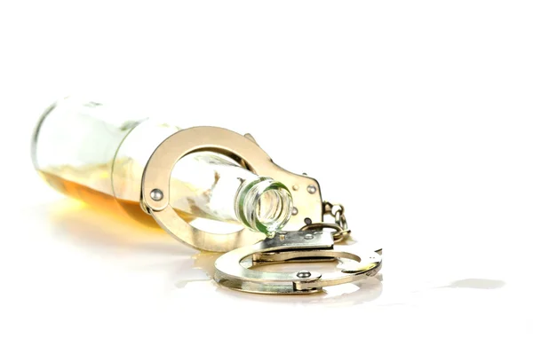 Beer and Handcuffs — Stock Photo, Image