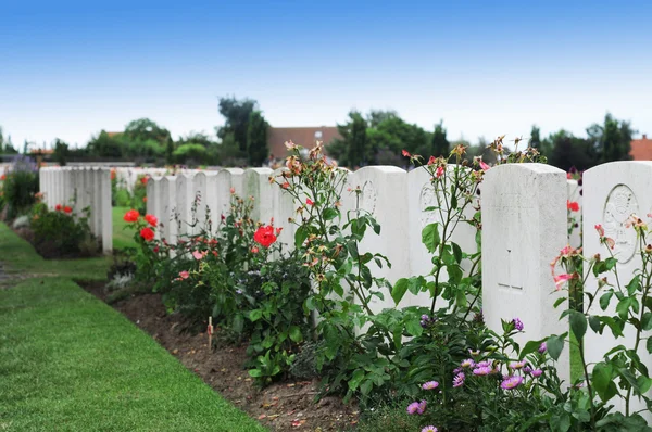 Gräber unbekannter gefallener Soldaten im Wortkrieg — Stockfoto