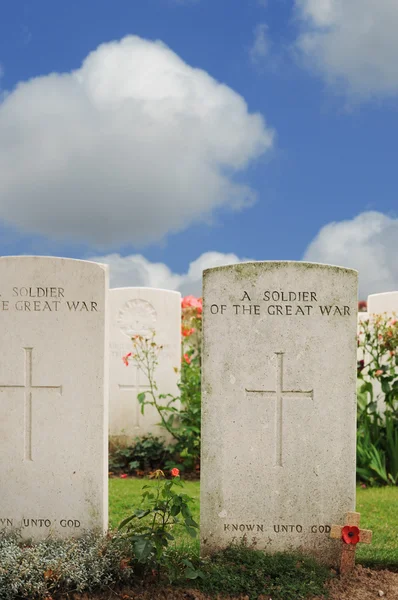 Tumbas Soldados Caídos Desconocidos Primera Guerra Mundial Cementerio Tyne Cot — Foto de Stock