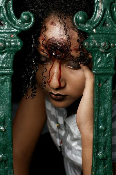 Mujer de aspecto sangriento —  Fotos de Stock