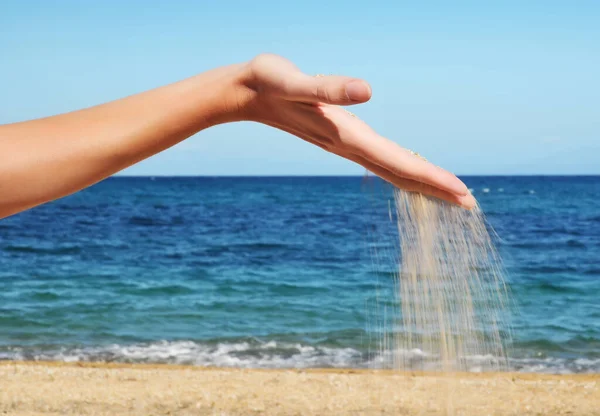 Hand en zand — Stockfoto