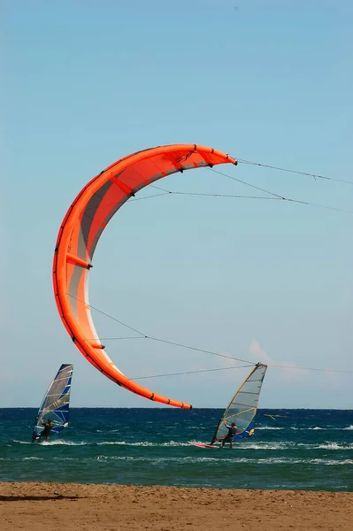 Windsurf e kitesurf — Fotografia de Stock