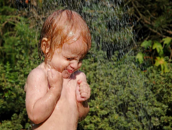 Bambino e acqua — Foto Stock