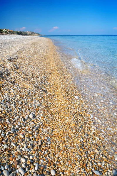 Галечный пляж — стоковое фото