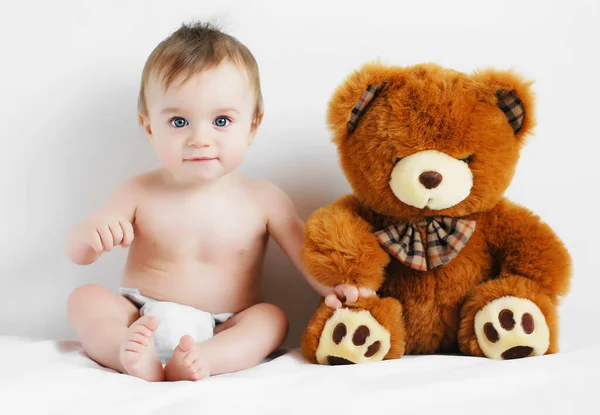 Chlapec a medvěd — Stock fotografie