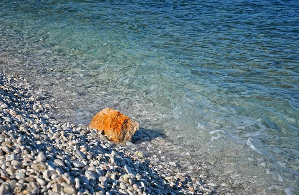 鹅卵石和海 — 图库照片