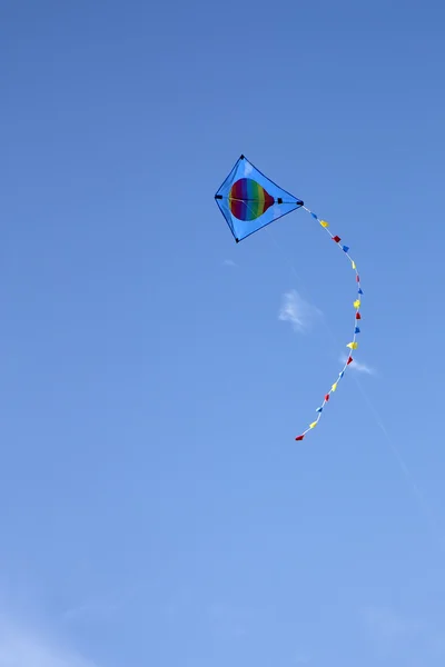 Drachen fliegen — Stockfoto