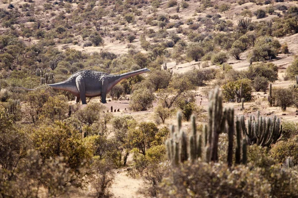 Динозавр Гуляющий Дикой Пустыне Лицензионные Стоковые Фото