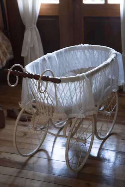 Vintage bebek arabası — Stok fotoğraf