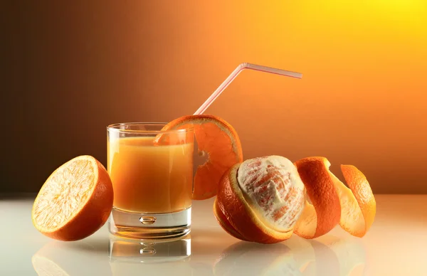Πορτοκάλια και χυμό — Φωτογραφία Αρχείου