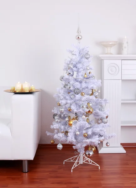 Weißer Weihnachtsbaum — Stockfoto