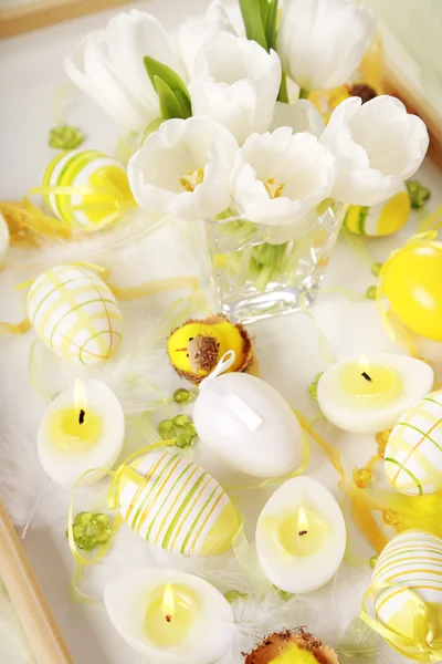 Decoración Mesa Para Pascua Con Huevos Tulipanes Blancos —  Fotos de Stock