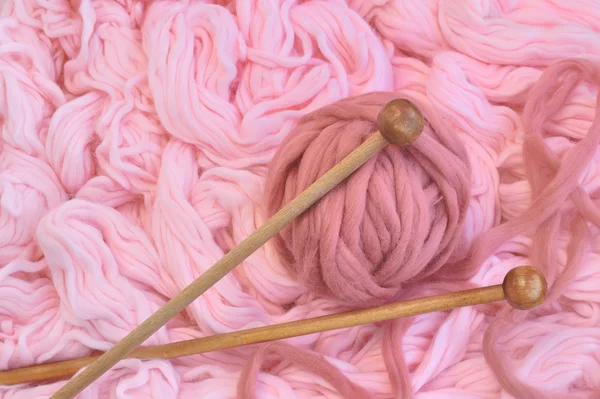 Sphere of pink wool with needles — Stock Photo, Image