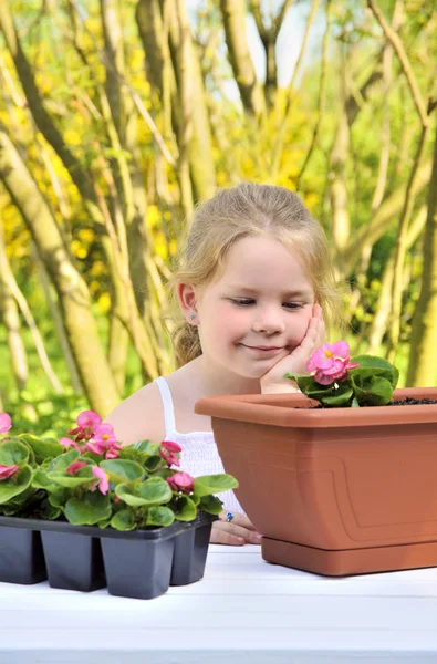 Little girl - gardening — Stock Photo, Image