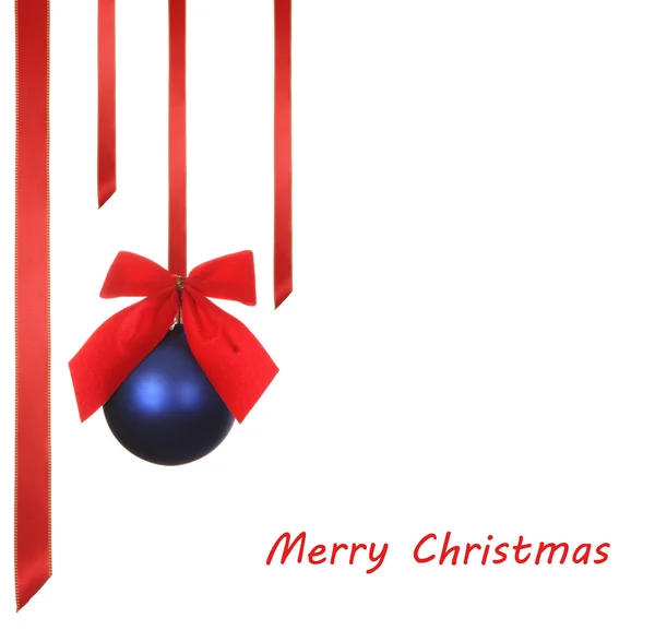 Bola de Natal e fita vermelha — Fotografia de Stock