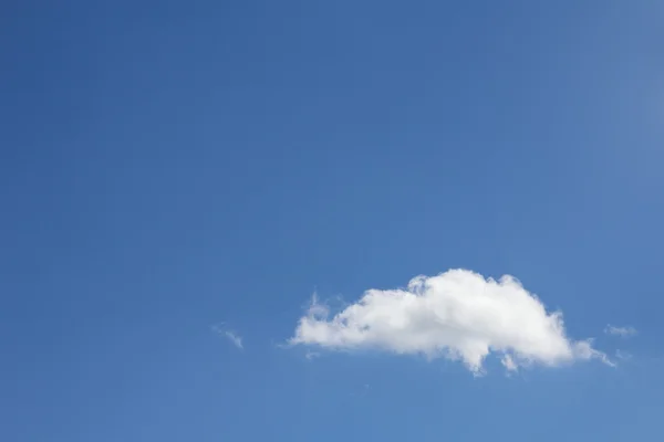 Vitt Moln Den Blå Himlen — Stockfoto