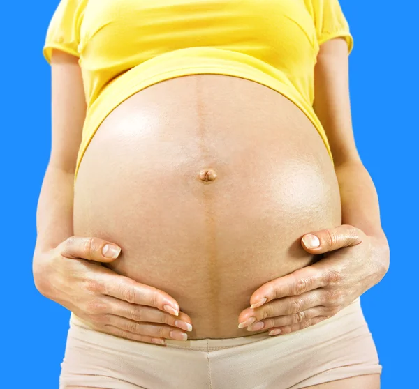 Estómago y manos de la mujer embarazada — Foto de Stock