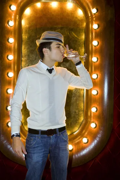 Man with hat in night club — Stock Photo, Image