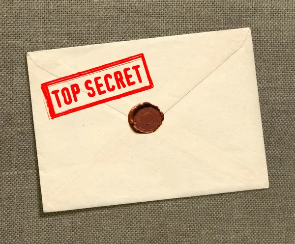 军事顶级秘密信封一枚邮票的背视图 — 图库照片