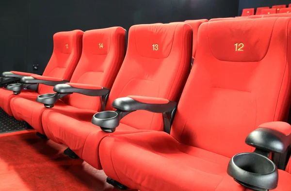 Assentos de cinema vazios — Fotografia de Stock