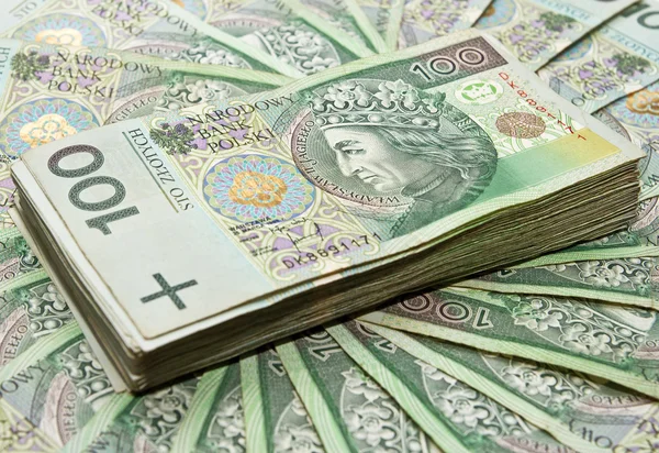 Pila de zloty pulido de los 100 —  Fotos de Stock