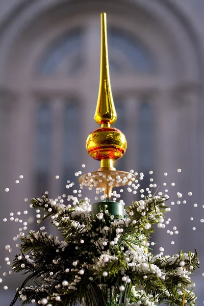 Bell'albero di Natale che nevica — Foto Stock