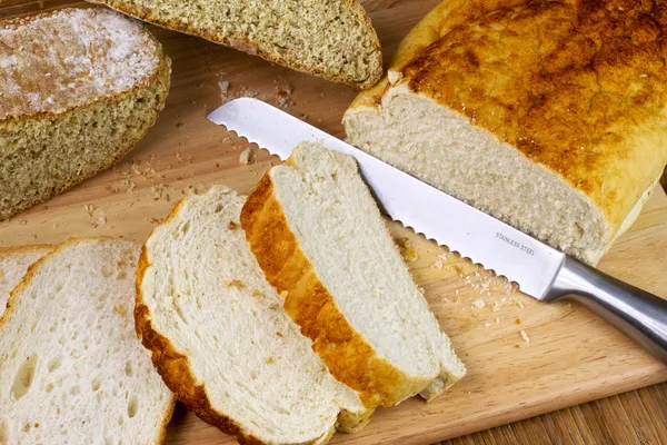 Una hogaza de pan casero — Foto de Stock