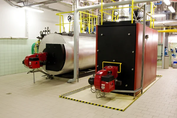 燃气锅炉室的燃气锅炉，用于蒸汽生产 — 图库照片