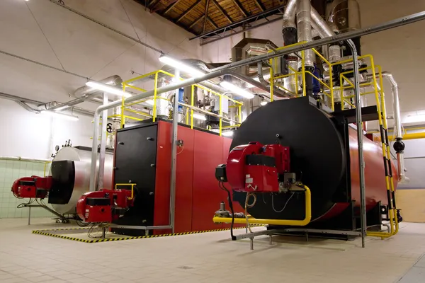 Calderas de gas en la sala de calderas de gas para la producción de vapor — Foto de Stock