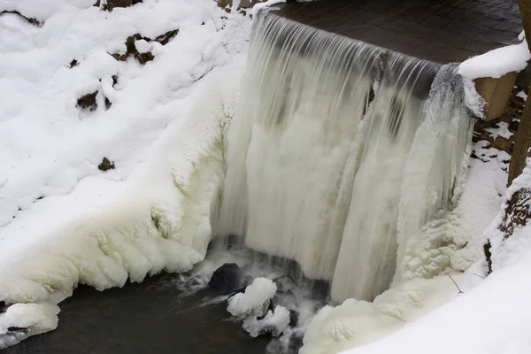 Kışın Donmuş Şelale — Stok fotoğraf