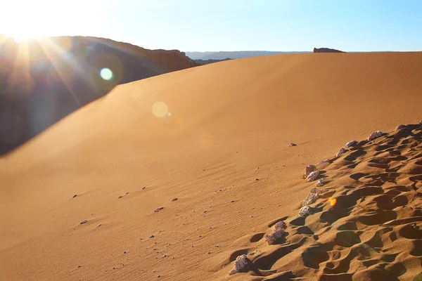 Duna di sabbia nella Valle de la Luna nel deserto di Atacama, Cile — Foto Stock