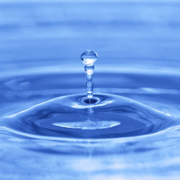 Tło woda kropla niebieski — Zdjęcie stockowe