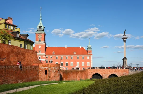 Warsawas - kungliga slottet och Sigismund's Column — Stockfoto
