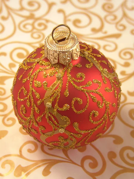 Όμορφη μπάλα Χριστούγεννα στολίδια με χρυσό — Φωτογραφία Αρχείου