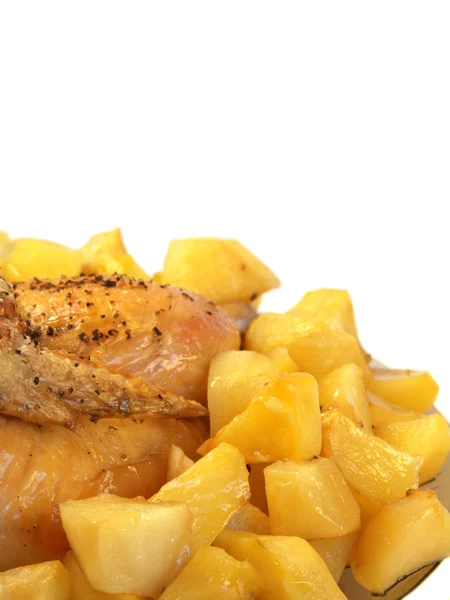Smakelijke frietjes met kip geïsoleerd op een witte achtergrond — Stockfoto