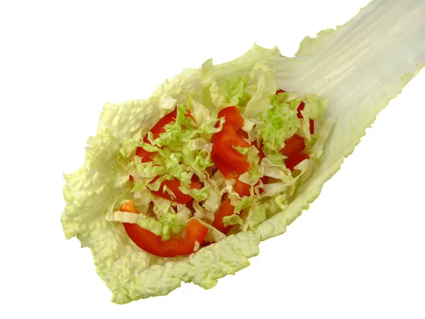 Üzerine bir kaşık beyaz zemin üzerine izole şeklinde marul yaprağı salatası — Stok fotoğraf