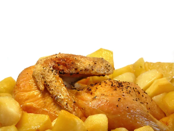 Leckere Pommes mit Hühnchen isoliert auf weißem Hintergrund — Stockfoto