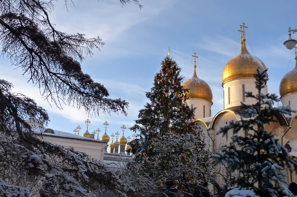 Золотые купола православных храмов, Российская Федерация, Московский Кремль — стоковое фото