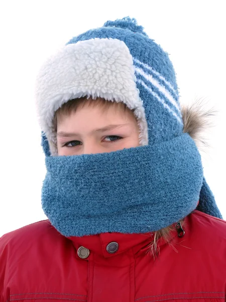一个男孩在冬天用脸打结围巾 孤立在白色背景上的衣服 — 图库照片
