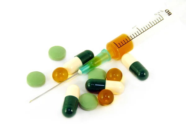 Syringe and pills isolated on white background — Stock Photo, Image