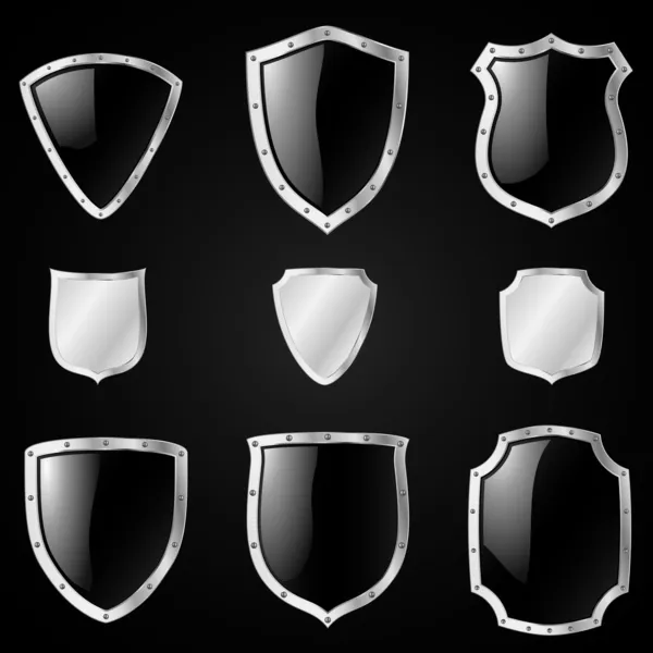 Escudos blancos y negros — Vector de stock