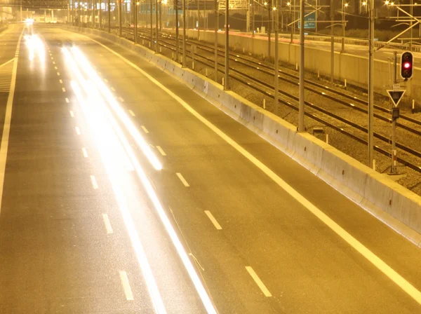 Gece saat trafik hareket bulanıklığı — Stok fotoğraf